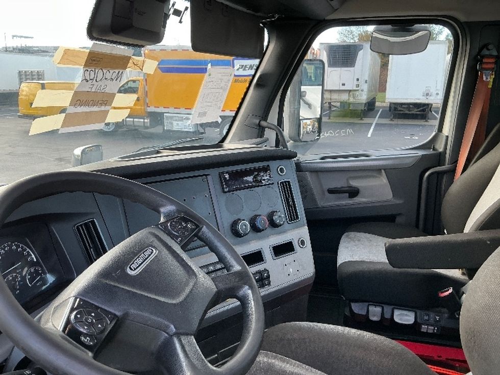 Day Cab Tractor-Heavy Duty Tractors-Freightliner-2021-T11664ST-Sterling-VA-357,512\n\t\tmiles-$ 55,750 - Image 10