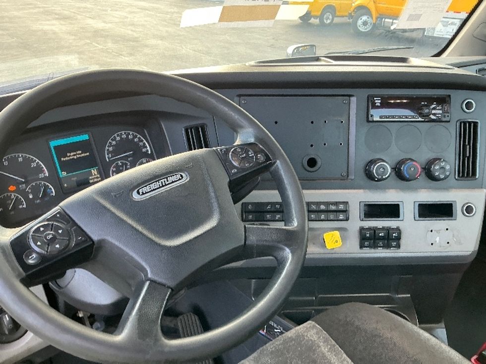Day Cab Tractor-Heavy Duty Tractors-Freightliner-2021-T11664ST-Sterling-VA-357,512\n\t\tmiles-$ 55,750 - Image 11