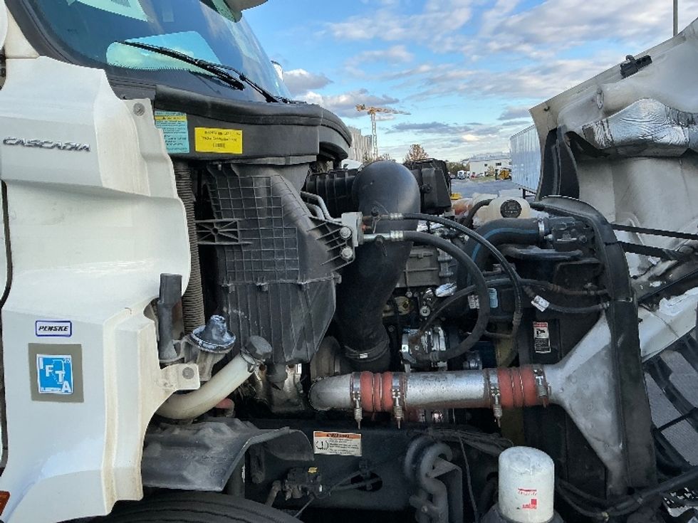 Day Cab Tractor-Heavy Duty Tractors-Freightliner-2021-T11664ST-Sterling-VA-357,512\n\t\tmiles-$ 55,750 - Image 15