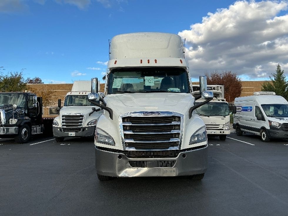 Day Cab Tractor-Heavy Duty Tractors-Freightliner-2021-T11664ST-Sterling-VA-357,512\n\t\tmiles-$ 55,750 - Image 2