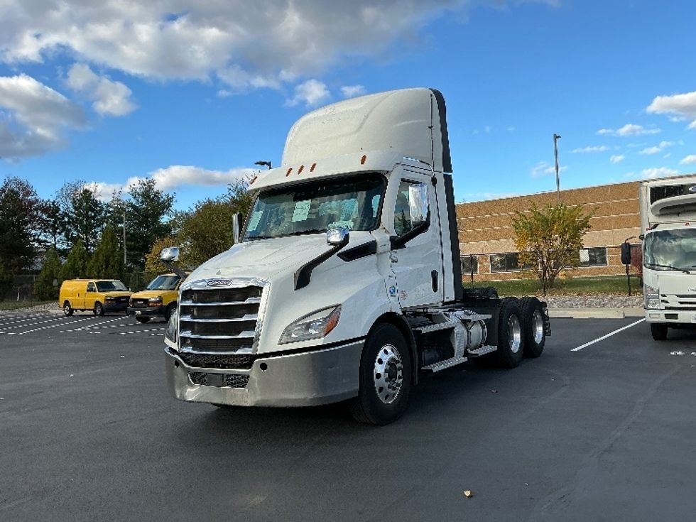 Day Cab Tractor-Heavy Duty Tractors-Freightliner-2021-T11664ST-Sterling-VA-357,512\n\t\tmiles-$ 55,750 - Image 3