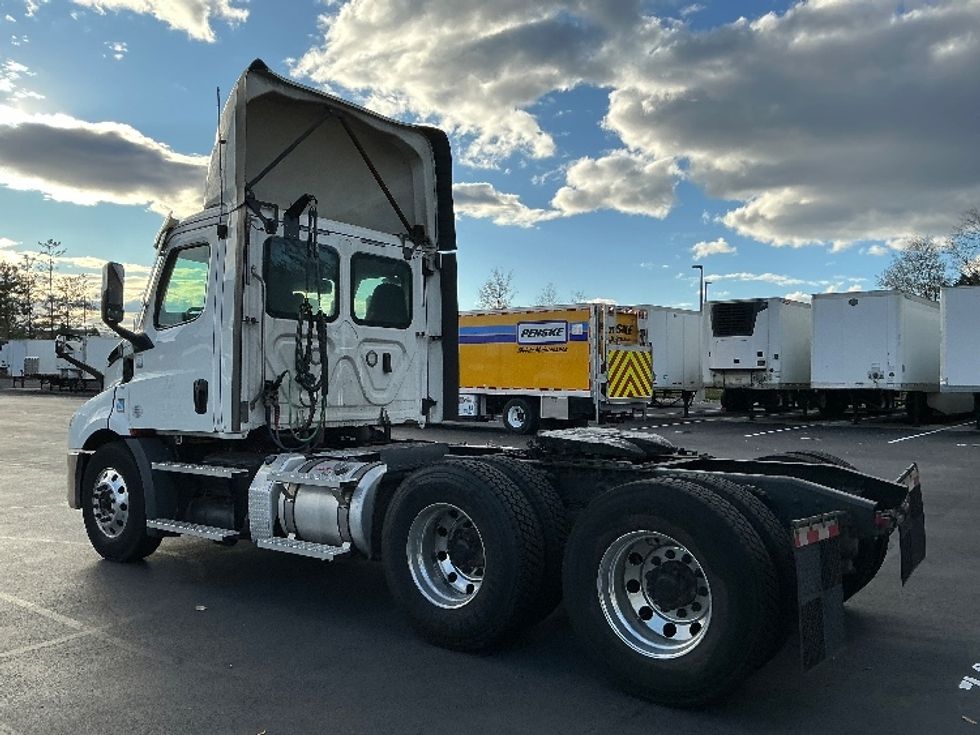 Day Cab Tractor-Heavy Duty Tractors-Freightliner-2021-T11664ST-Sterling-VA-357,512\n\t\tmiles-$ 55,750 - Image 5