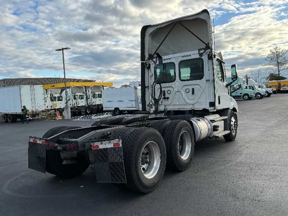 Day Cab Tractor-Heavy Duty Tractors-Freightliner-2021-T11664ST-Sterling-VA-357,512\n\t\tmiles-$ 55,750 - Image 7