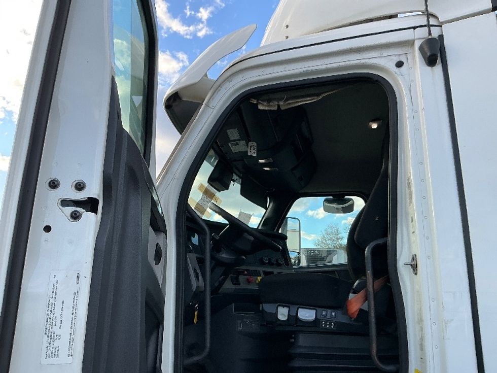Day Cab Tractor-Heavy Duty Tractors-Freightliner-2021-T11664ST-Sterling-VA-357,512\n\t\tmiles-$ 55,750 - Image 9