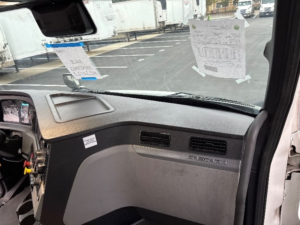 Day Cab Tractor-Heavy Duty Tractors-Freightliner-2021-T11664ST-Sterling-VA-359,364\n\t\tmiles-$ 55,500 - Image 13