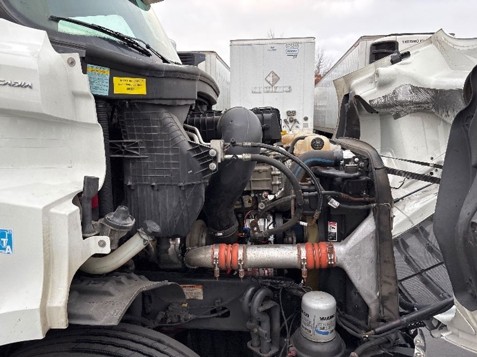 Day Cab Tractor-Heavy Duty Tractors-Freightliner-2021-T11664ST-Sterling-VA-359,364\n\t\tmiles-$ 55,500 - Image 15