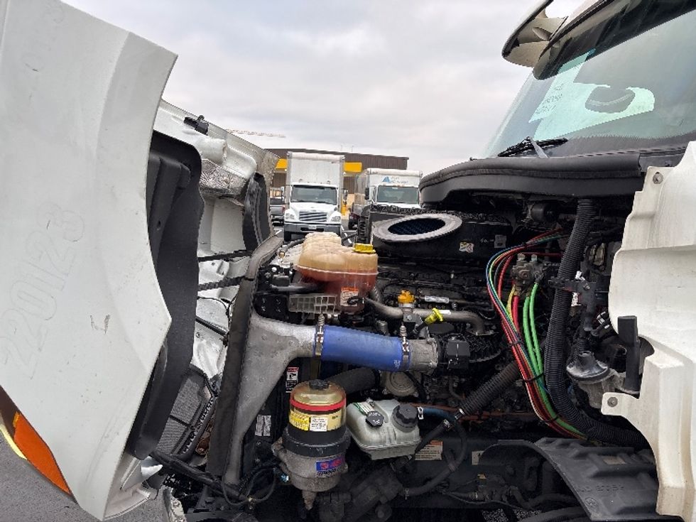 Day Cab Tractor-Heavy Duty Tractors-Freightliner-2021-T11664ST-Sterling-VA-359,364\n\t\tmiles-$ 55,500 - Image 16