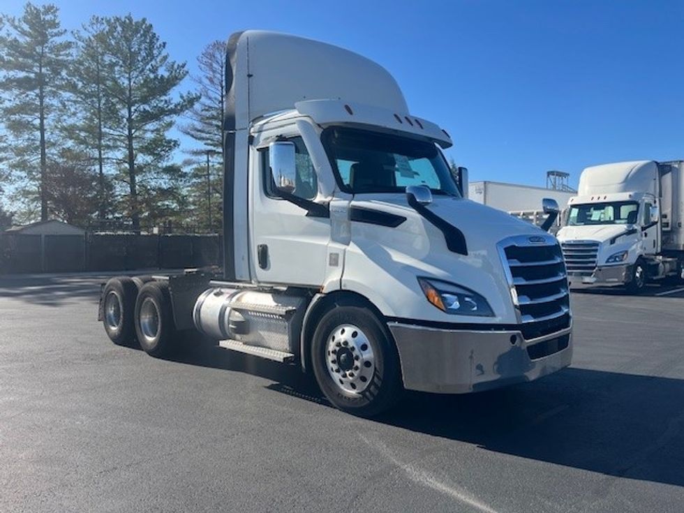 Day Cab Tractor-Heavy Duty Tractors-Freightliner-2021-T11664ST-Sterling-VA-359,364\n\t\tmiles-$ 55,500 - Image 3