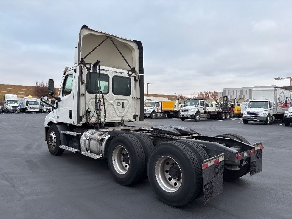 Day Cab Tractor-Heavy Duty Tractors-Freightliner-2021-T11664ST-Sterling-VA-359,364\n\t\tmiles-$ 55,500 - Image 5