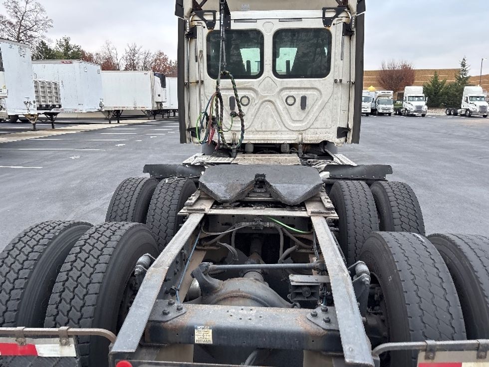 Day Cab Tractor-Heavy Duty Tractors-Freightliner-2021-T11664ST-Sterling-VA-359,364\n\t\tmiles-$ 55,500 - Image 6