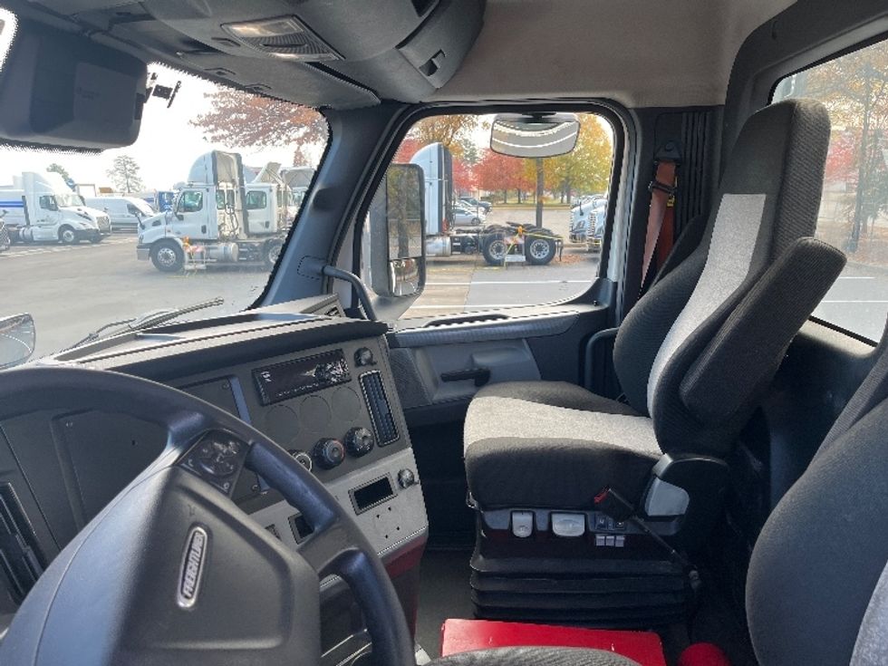 Day Cab Tractor-Heavy Duty Tractors-Freightliner-2021-T11664ST-Sterling-VA-362,041\n\t\tmiles-$ 55,250 - Image 10