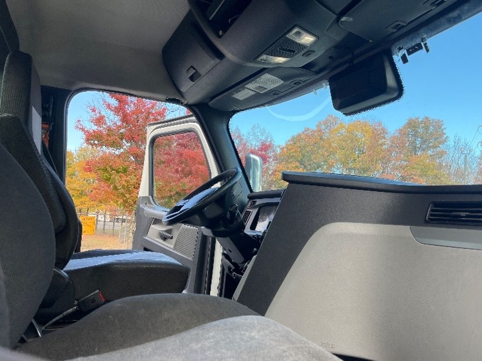 Day Cab Tractor-Heavy Duty Tractors-Freightliner-2021-T11664ST-Sterling-VA-362,041\n\t\tmiles-$ 55,250 - Image 14