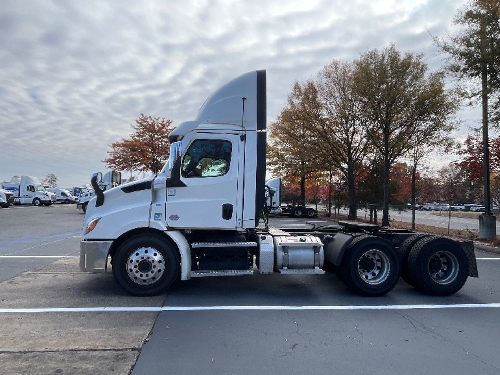 Day Cab Tractor-Heavy Duty Tractors-Freightliner-2021-T11664ST-Sterling-VA-362,041\n\t\tmiles-$ 55,250 - Image 4