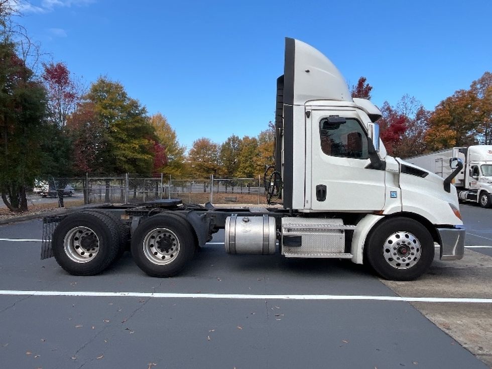 Day Cab Tractor-Heavy Duty Tractors-Freightliner-2021-T11664ST-Sterling-VA-362,041\n\t\tmiles-$ 55,250 - Image 8