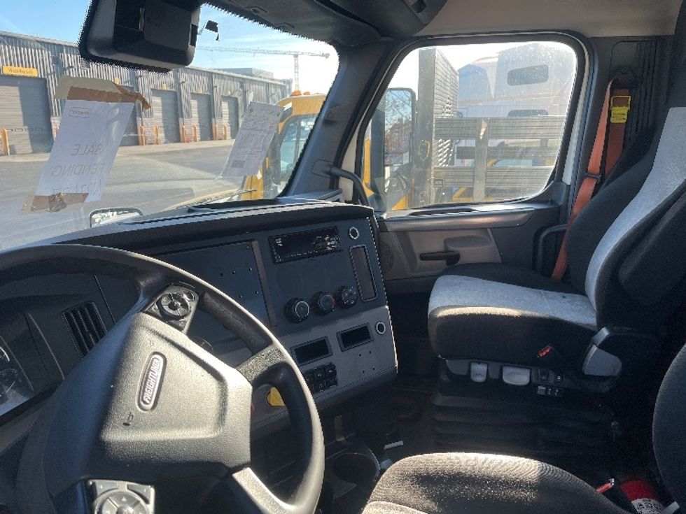 Day Cab Tractor-Heavy Duty Tractors-Freightliner-2021-T11664ST-Sterling-VA-382,077\n\t\tmiles-$ 53,500 - Image 10
