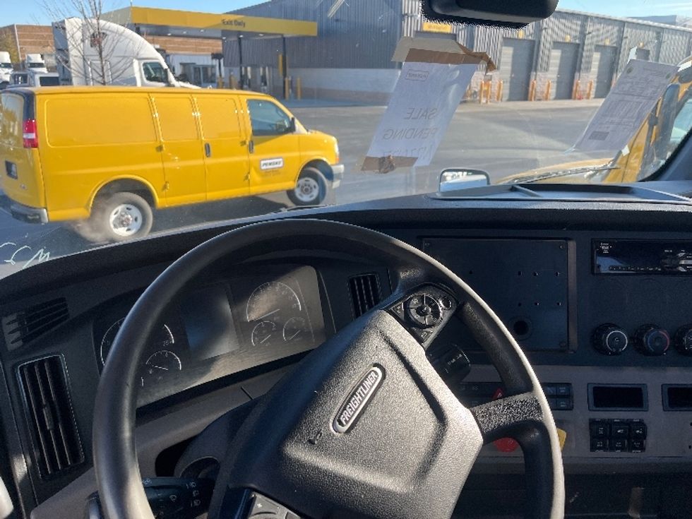 Day Cab Tractor-Heavy Duty Tractors-Freightliner-2021-T11664ST-Sterling-VA-382,077\n\t\tmiles-$ 53,500 - Image 11