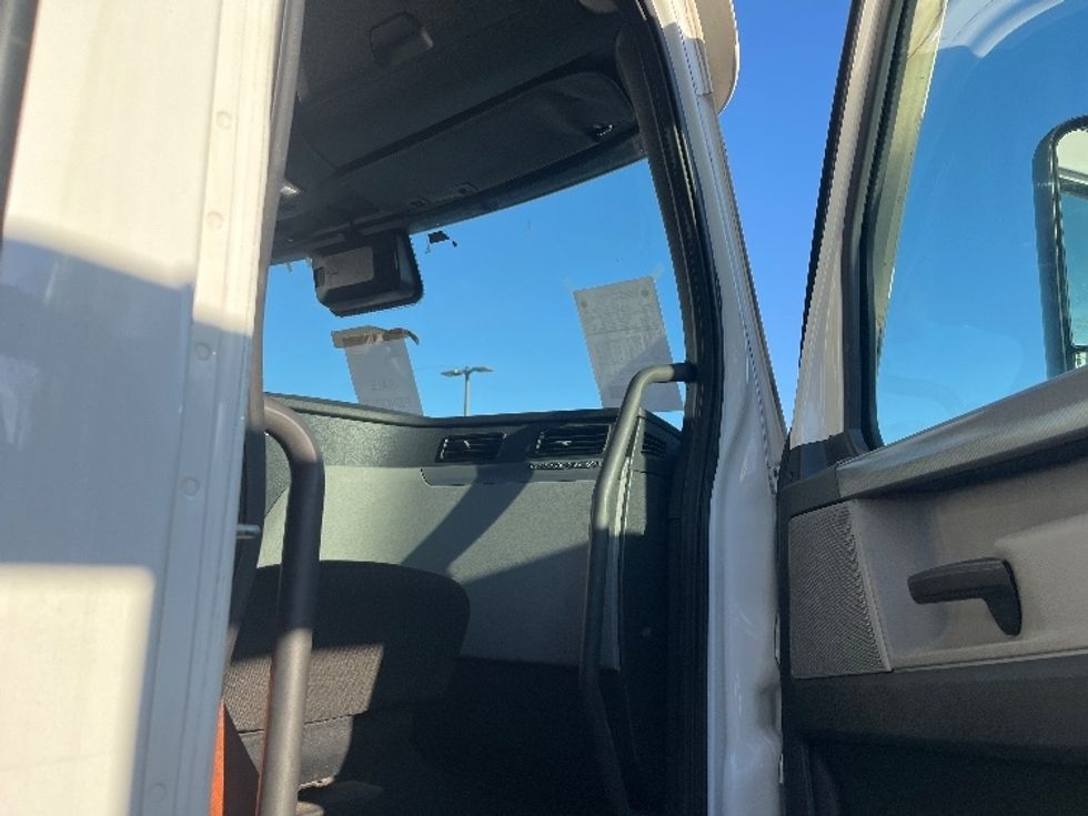 Day Cab Tractor-Heavy Duty Tractors-Freightliner-2021-T11664ST-Sterling-VA-382,077\n\t\tmiles-$ 53,500 - Image 12