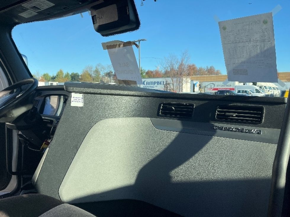 Day Cab Tractor-Heavy Duty Tractors-Freightliner-2021-T11664ST-Sterling-VA-382,077\n\t\tmiles-$ 53,500 - Image 13