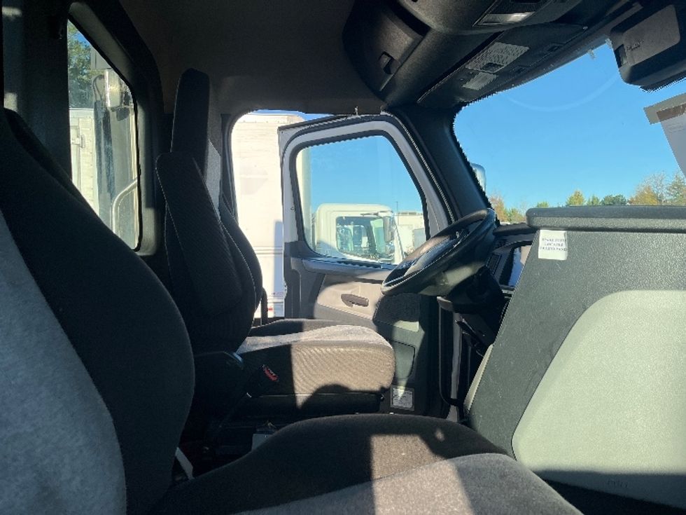 Day Cab Tractor-Heavy Duty Tractors-Freightliner-2021-T11664ST-Sterling-VA-382,077\n\t\tmiles-$ 53,500 - Image 14