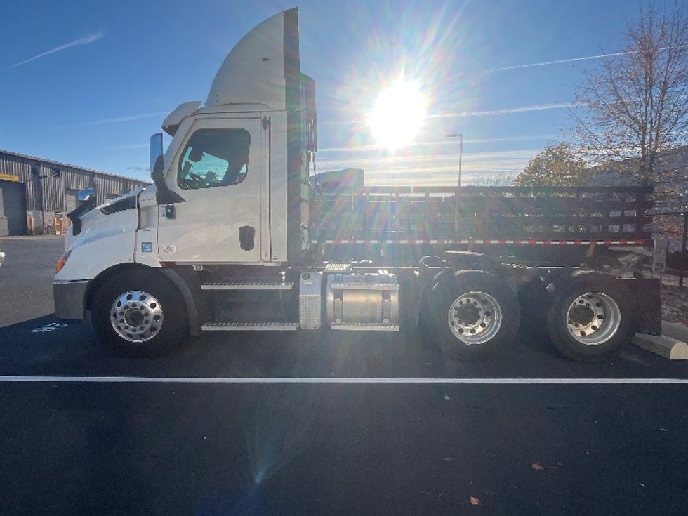 Day Cab Tractor-Heavy Duty Tractors-Freightliner-2021-T11664ST-Sterling-VA-382,077\n\t\tmiles-$ 53,500 - Image 8