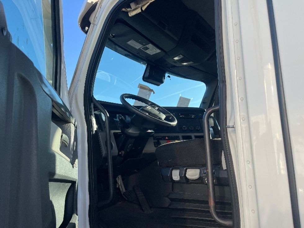 Day Cab Tractor-Heavy Duty Tractors-Freightliner-2021-T11664ST-Sterling-VA-382,077\n\t\tmiles-$ 53,500 - Image 9