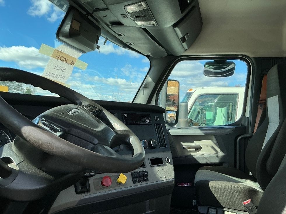 Day Cab Tractor-Heavy Duty Tractors-Freightliner-2021-T11664ST-Sterling-VA-385,186\n\t\tmiles-$ 53,250 - Image 10