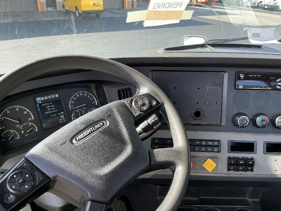 Day Cab Tractor-Heavy Duty Tractors-Freightliner-2021-T11664ST-Sterling-VA-385,186\n\t\tmiles-$ 53,250 - Image 11