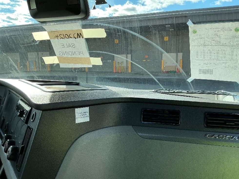 Day Cab Tractor-Heavy Duty Tractors-Freightliner-2021-T11664ST-Sterling-VA-385,186\n\t\tmiles-$ 53,250 - Image 13