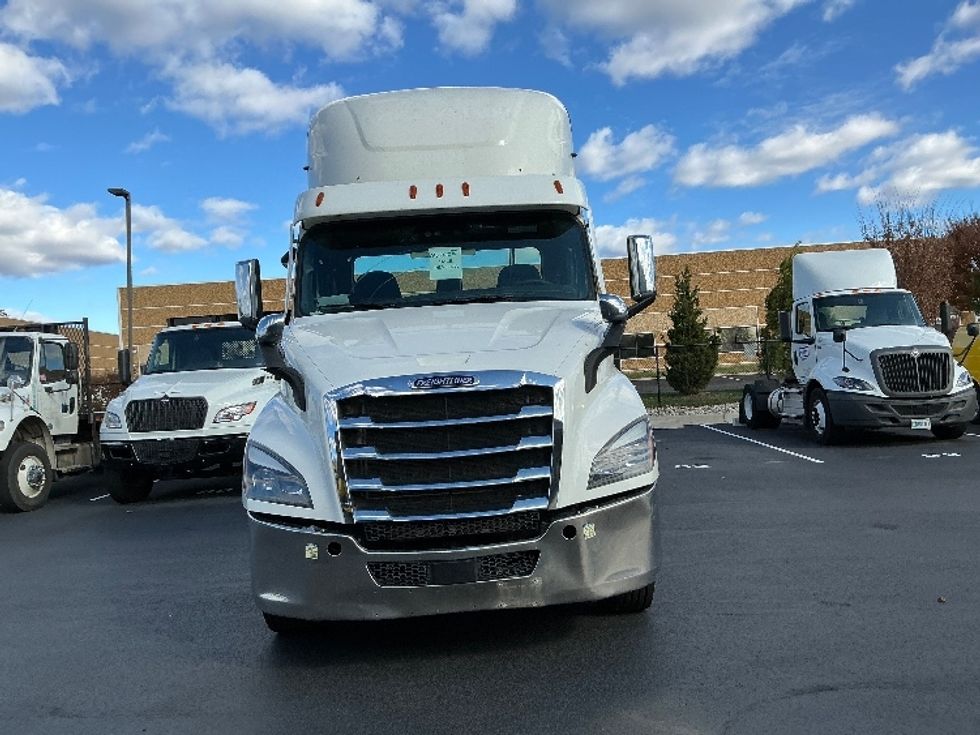 Day Cab Tractor-Heavy Duty Tractors-Freightliner-2021-T11664ST-Sterling-VA-385,186\n\t\tmiles-$ 53,250 - Image 2