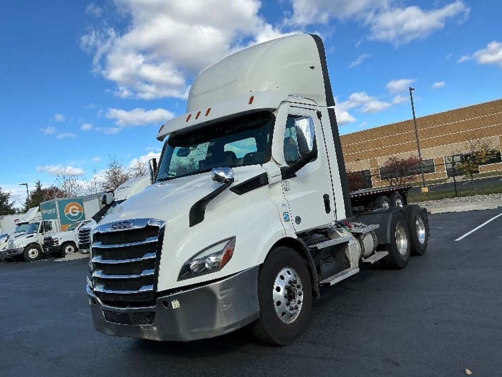 Day Cab Tractor-Heavy Duty Tractors-Freightliner-2021-T11664ST-Sterling-VA-385,186\n\t\tmiles-$ 53,250 - Image 3