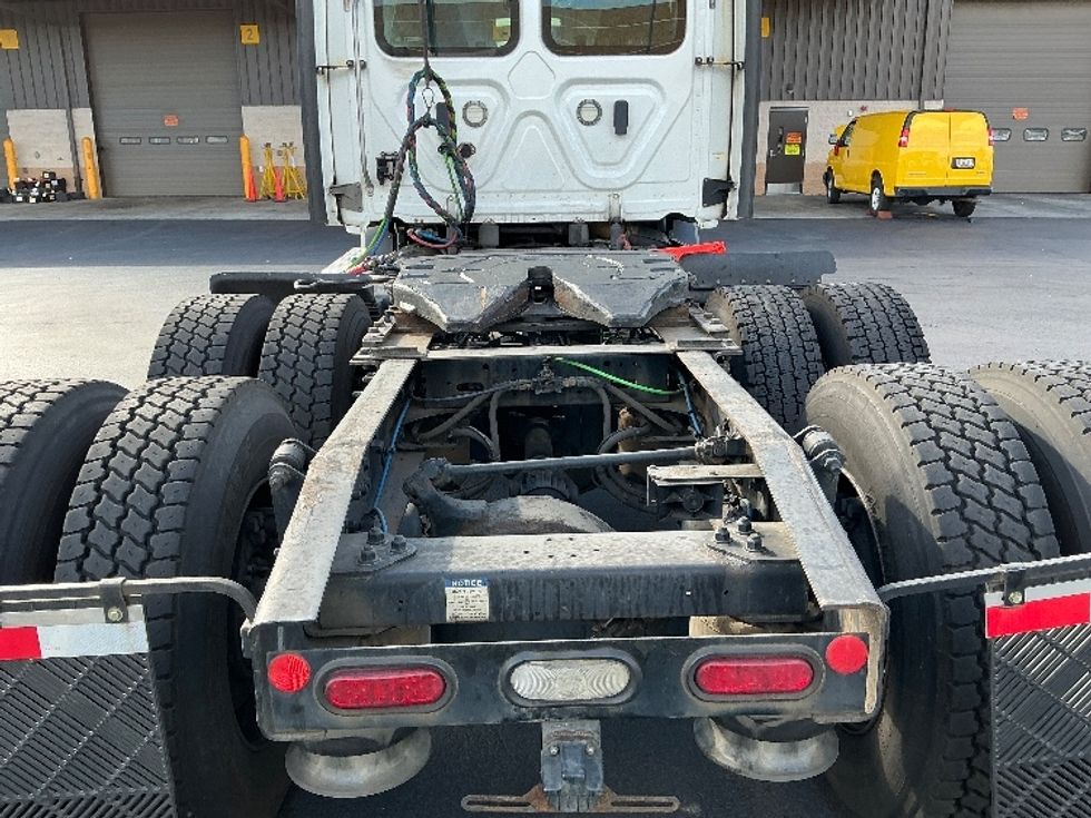 Day Cab Tractor-Heavy Duty Tractors-Freightliner-2021-T11664ST-Sterling-VA-385,186\n\t\tmiles-$ 53,250 - Image 6