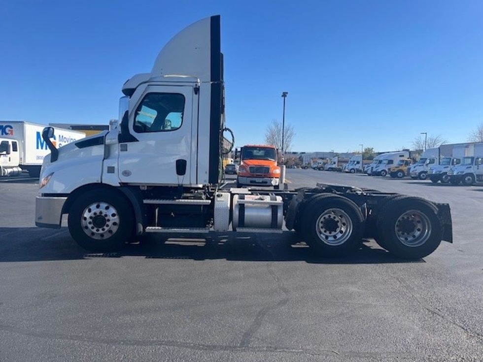 Day Cab Tractor-Heavy Duty Tractors-Freightliner-2021-T11664ST-Sterling-VA-414,581\n\t\tmiles-$ 50,500 - Image 7
