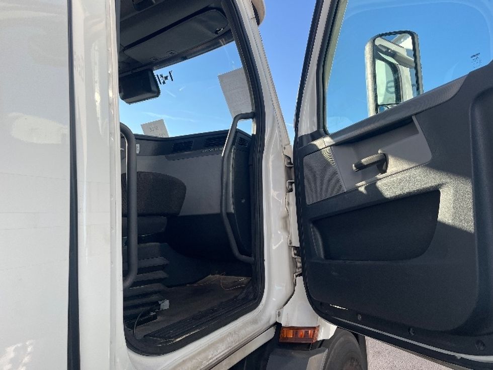 Day Cab Tractor-Heavy Duty Tractors-Freightliner-2021-T11664ST-Sterling-VA-417,542\n\t\tmiles-$ 50,250 - Image 12