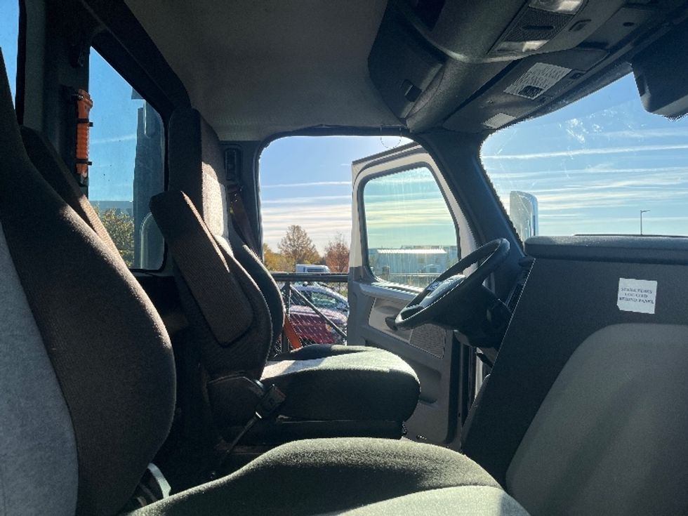 Day Cab Tractor-Heavy Duty Tractors-Freightliner-2021-T11664ST-Sterling-VA-417,542\n\t\tmiles-$ 50,250 - Image 14