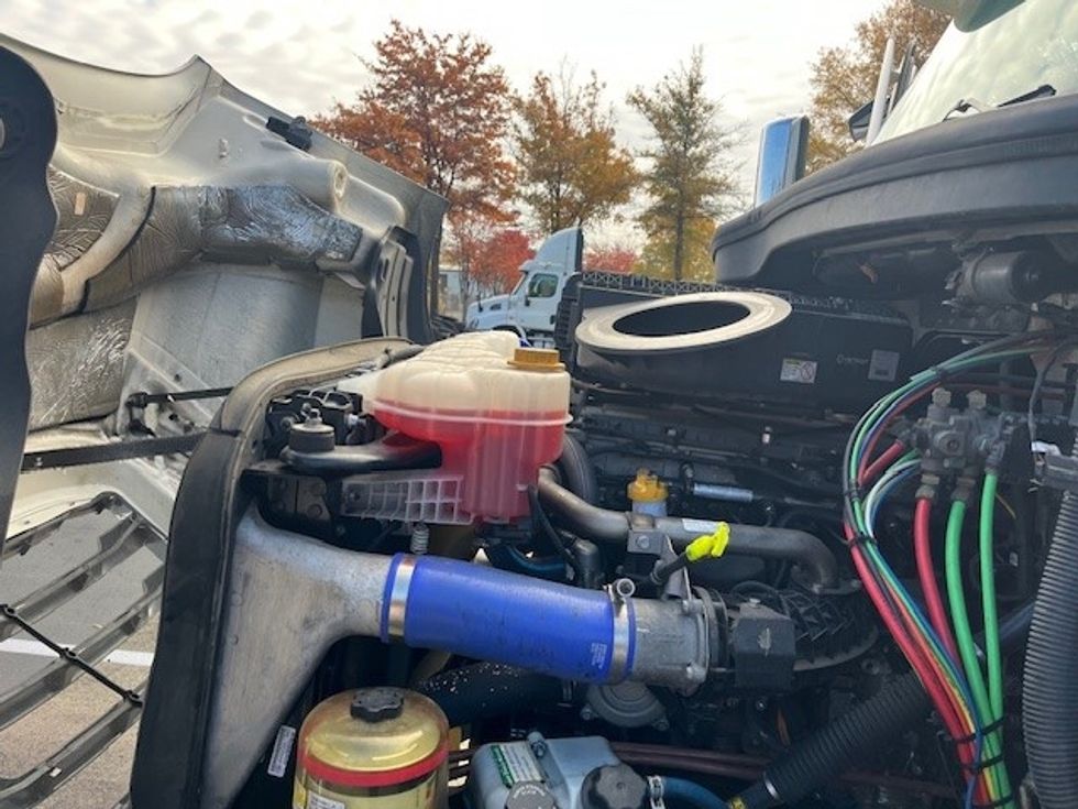 Day Cab Tractor-Heavy Duty Tractors-Freightliner-2021-T11664ST-Sterling-VA-417,542\n\t\tmiles-$ 50,250 - Image 15