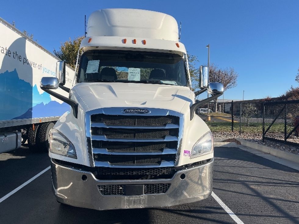 Day Cab Tractor-Heavy Duty Tractors-Freightliner-2021-T11664ST-Sterling-VA-417,542\n\t\tmiles-$ 50,250 - Image 2