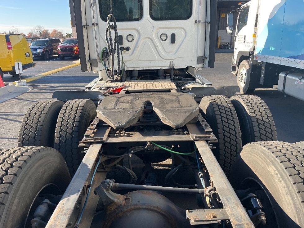 Day Cab Tractor-Heavy Duty Tractors-Freightliner-2021-T11664ST-Sterling-VA-417,542\n\t\tmiles-$ 50,250 - Image 6