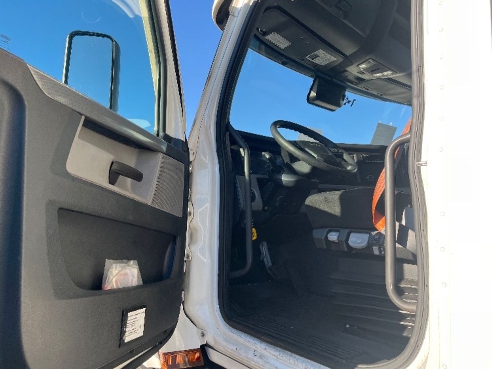 Day Cab Tractor-Heavy Duty Tractors-Freightliner-2021-T11664ST-Sterling-VA-417,542\n\t\tmiles-$ 50,250 - Image 9