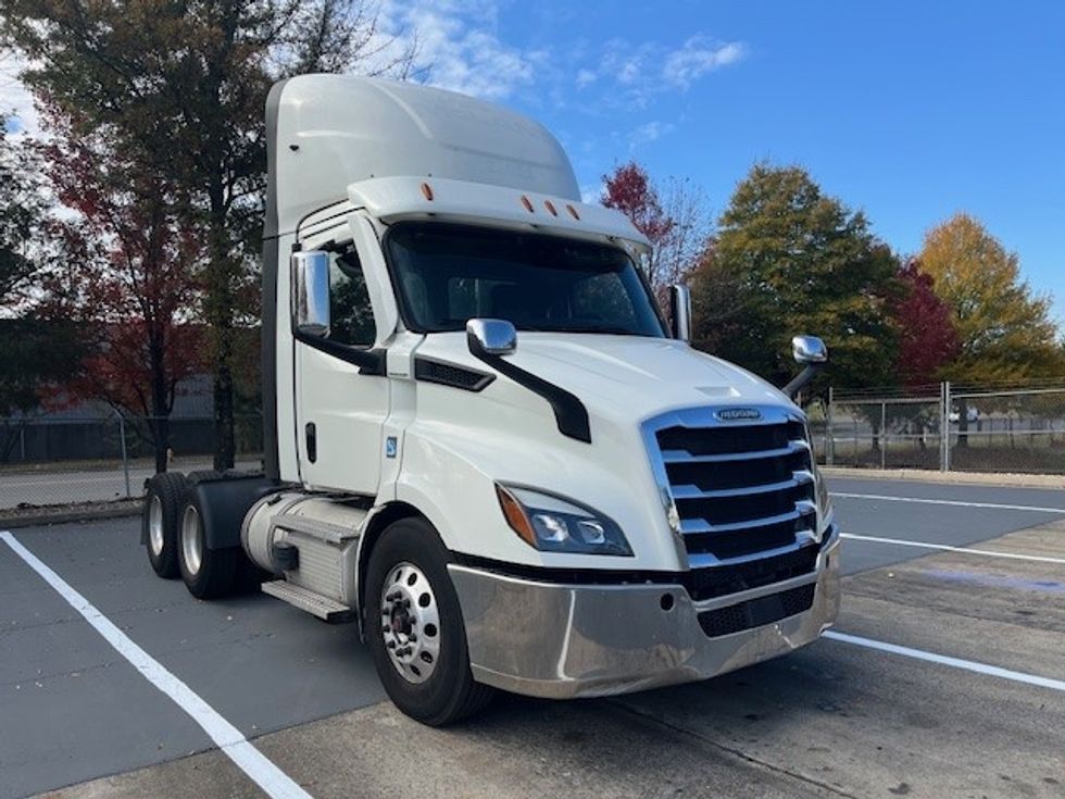 Day Cab Tractor-Heavy Duty Tractors-Freightliner-2021-T11664ST-Sterling-VA-437,623\n\t\tmiles-$ 48,500 - Image 1