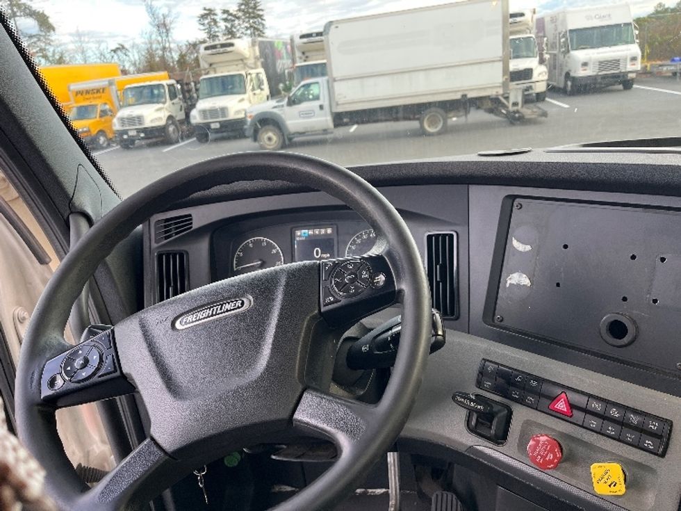 Day Cab Tractor-Heavy Duty Tractors-Freightliner-2021-T11664ST-Sterling-VA-437,623\n\t\tmiles-$ 48,500 - Image 11