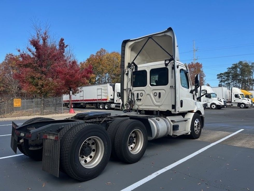 Day Cab Tractor-Heavy Duty Tractors-Freightliner-2021-T11664ST-Sterling-VA-437,623\n\t\tmiles-$ 48,500 - Image 4
