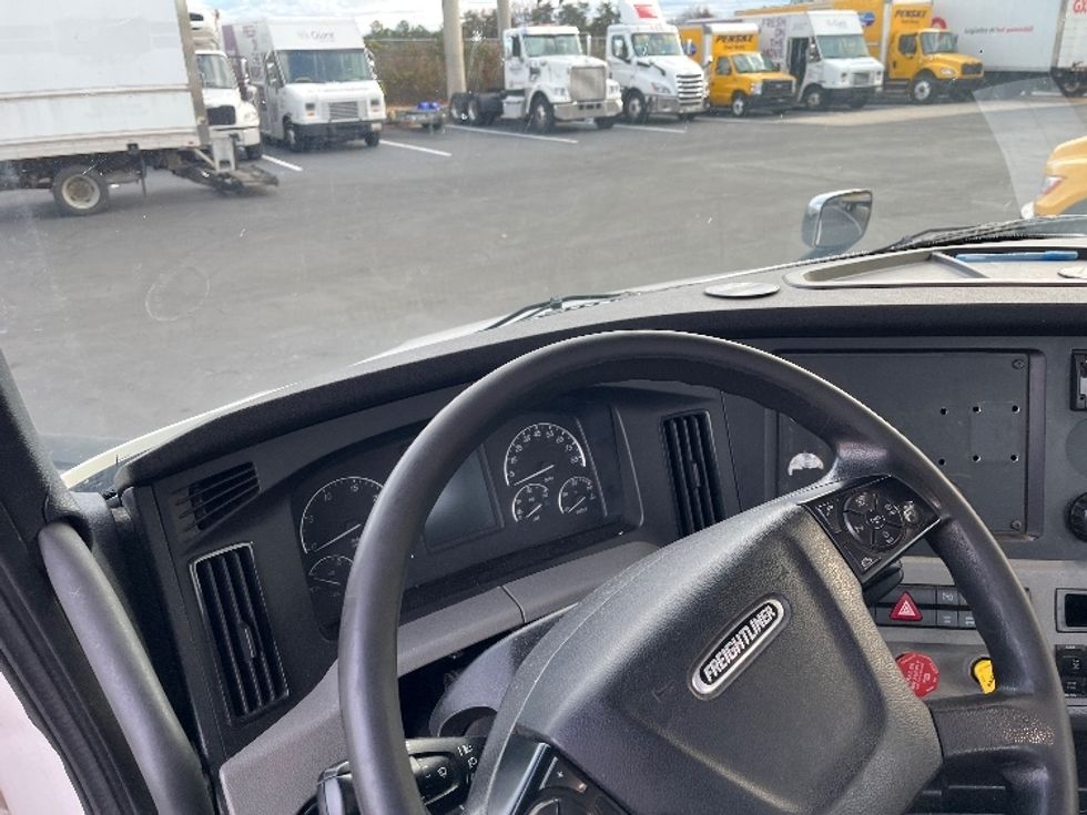 Day Cab Tractor-Heavy Duty Tractors-Freightliner-2021-T11664ST-Sterling-VA-437,623\n\t\tmiles-$ 48,500 - Image 8