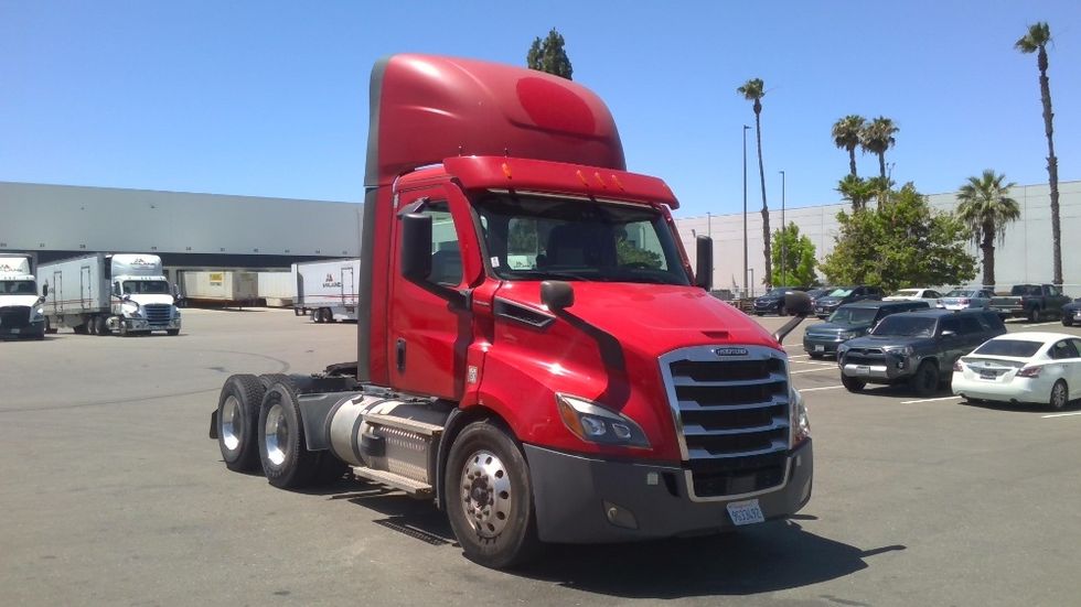 Day Cab Tractor-Heavy Duty Tractors-Freightliner-2021-T11664ST-Stockton-CA-183,006\n\t\tmiles-$ 69,750 - Image 1