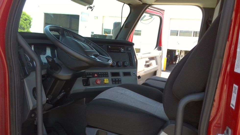Day Cab Tractor-Heavy Duty Tractors-Freightliner-2021-T11664ST-Stockton-CA-183,006\n\t\tmiles-$ 69,750 - Image 10