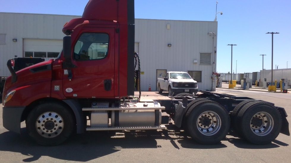 Day Cab Tractor-Heavy Duty Tractors-Freightliner-2021-T11664ST-Stockton-CA-183,006\n\t\tmiles-$ 69,750 - Image 4