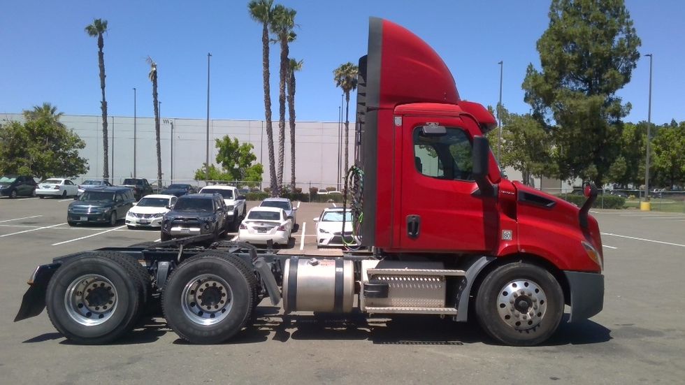 Day Cab Tractor-Heavy Duty Tractors-Freightliner-2021-T11664ST-Stockton-CA-183,006\n\t\tmiles-$ 69,750 - Image 8