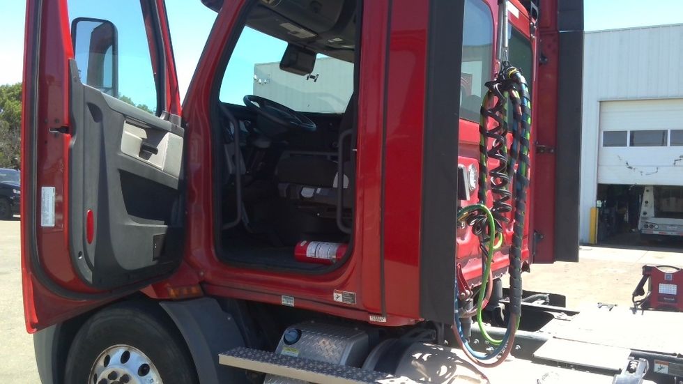 Day Cab Tractor-Heavy Duty Tractors-Freightliner-2021-T11664ST-Stockton-CA-183,006\n\t\tmiles-$ 69,750 - Image 9