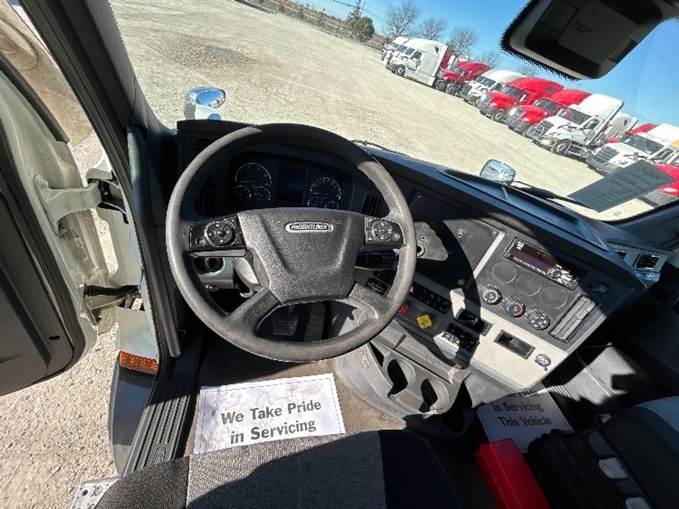 Day Cab Tractor-Heavy Duty Tractors-Freightliner-2021-T11664ST-Sturtevant-WI-367,741\n\t\tmiles-$ 57,500 - Image 11