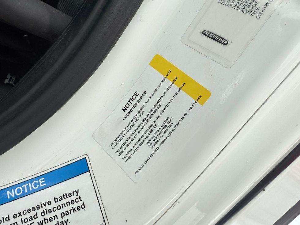 Day Cab Tractor-Heavy Duty Tractors-Freightliner-2021-T11664ST-Sturtevant-WI-367,741\n\t\tmiles-$ 57,500 - Image 17