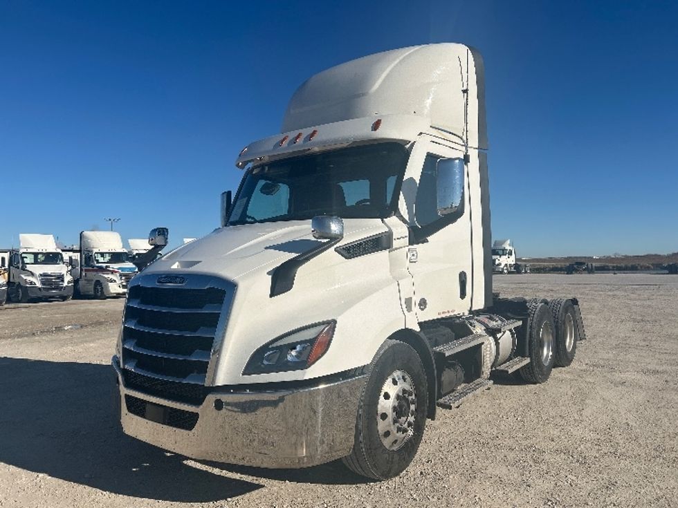 Day Cab Tractor-Heavy Duty Tractors-Freightliner-2021-T11664ST-Sturtevant-WI-367,741\n\t\tmiles-$ 57,500 - Image 3